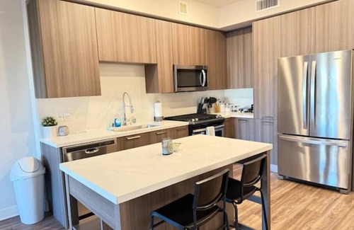 Hollywood Apartment | Luxurious 1BR Suite Near Hollywood Walk Of Fame