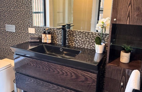 Ruby Bay House | Luxurious 1Brm guest suite Ruby Bay | Use of 12m pool and spa