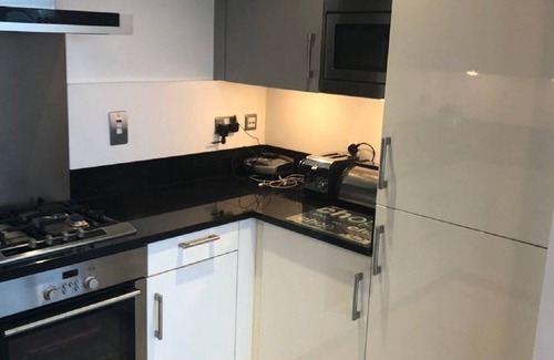 Dun Laoghaire Apartment | Luxurious 2 Bed 1,400 sq ft Apartment in Dunlaoire free parking