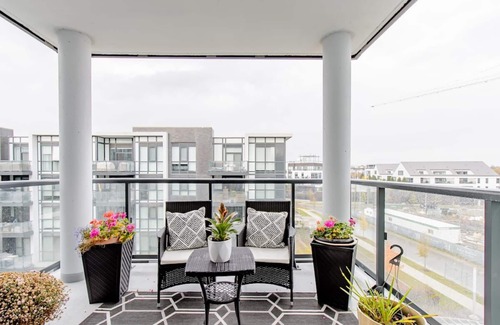 Innisfil Condo | Luxurious 2-Bed, 2-Bath Furnished - 5 Star Resort