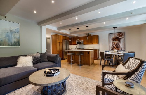 Aspen Condo | Luxurious 2-Bed 2-bath with Breathtaking Views & A/C!