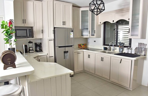 Black River Villa | Luxurious 2-Bed Beachfront Suite - Private East Wing - Black River Landing Strip