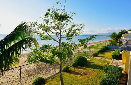 Black River Villa | Luxurious 2-Bed Beachfront Suite - Private West Wing - Black River Landing Strip