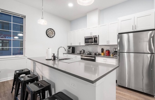 Greenville Condo | Luxurious 2 Bed Condo: Only 20 Mins away from Manhattan