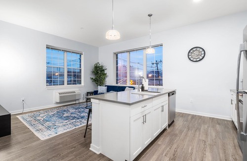 Greenville Condo | Luxurious 2 Bed Condo: Only 20 Mins away from Manhattan