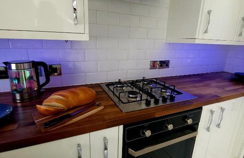 Seacroft Apartment | Luxurious 2 bed house (sleeps 4) Close to Leeds City Centre