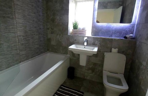 Seacroft Apartment | Luxurious 2 bed house (sleeps 4) Close to Leeds City Centre