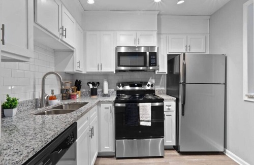 Crabtree Apartment | Luxurious 2 Bed Suite - in Raleigh!