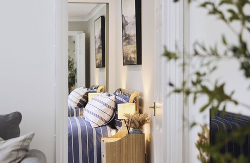 Ferndown Apartment | Luxurious 2 bedroom apartment situated on a golf course.