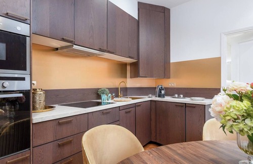 Chaillot Apartment | Luxurious 2-Bedroom avenue Montaigne