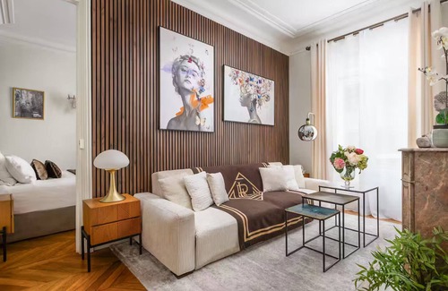 Chaillot Apartment | Luxurious 2-Bedroom avenue Montaigne