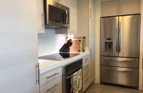 McCully - Moiliili Apartment | Luxurious 2-Bedroom Retreat in the Heart of Waikiki.