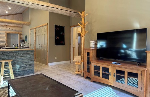 Cooke City-Silver Gate Apartment | Luxurious 2 Bedroom apt in Cooke City. Upper unit. Fabulous views.