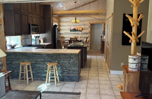 Cooke City-Silver Gate Apartment | Luxurious 2 Bedroom apt in Cooke City. Upper unit. Fabulous views.