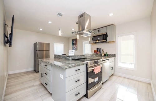 Fall River Apartment | Luxurious 2-Bedroom in Fall River Stay