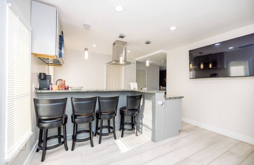 Fall River Apartment | Luxurious 2-Bedroom in Fall River Stay