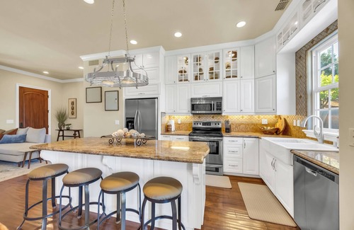 Placerville Cottage | Luxurious 2 bedroom cottage with AC, wifi, hot tub and much more.