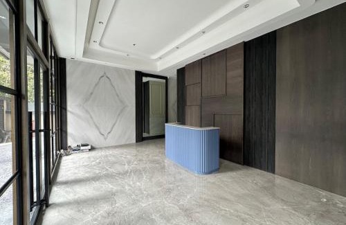 Mumbai Apartment | Luxurious 2 BHK Apartment & Workspace on Juhu Tara Road