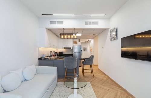 Madinat Zayed Apartment | Luxurious 2 BR in the Heart of Marina l Sea View
