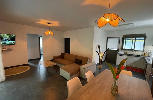 Saint-Philippe Cottage | Luxurious 2-BR Villa with Private Spa in Saint-Philippe - Sleeps 6