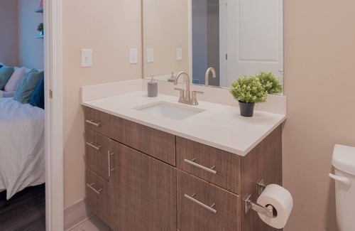 North Kansas City Apartment | Luxurious 2BR Private Balcony