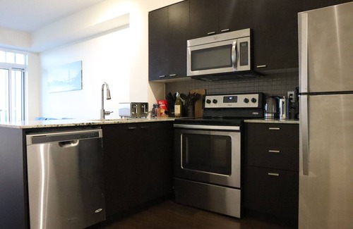 Willowdale Apartment | Luxurious 2BR 1Bath Condo in North York