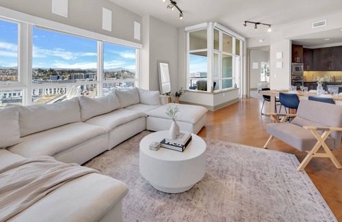 East Village Apartment | Luxurious 2BR/2BA High-Rise in East Village – Walk to Petco Park & Gaslamp