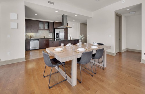 East Village Apartment | Luxurious 2BR/2BA High-Rise in East Village – Walk to Petco Park & Gaslamp