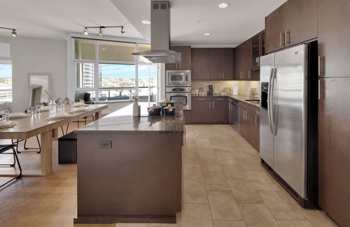 East Village Apartment | Luxurious 2BR/2BA High-Rise in East Village – Walk to Petco Park & Gaslamp