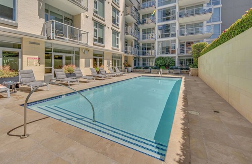 East Village Apartment | Luxurious 2BR/2BA High-Rise in East Village – Walk to Petco Park & Gaslamp