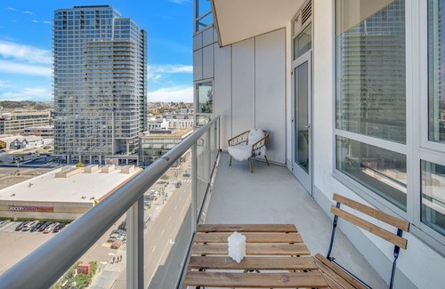 East Village Apartment | Luxurious 2BR/2BA High-Rise in East Village – Walk to Petco Park & Gaslamp