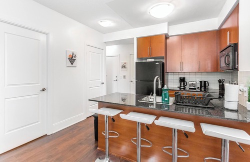Downtown Mississauga Condo | Luxurious 2BR/2BATH Condo- Steps from Square One