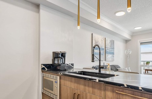 Currie Barracks Condo | Luxurious 2BR Suite near MRU & Downtown/w Parking