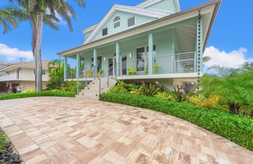 Coury House | Luxurious 3-bedroom home with Pool and Dock in Key Colony Beach