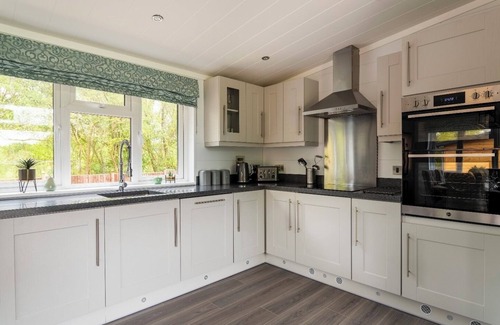 Cambourne Cabin | Luxurious 3 bed Lodge with private hot tub close to city of Cambridge
