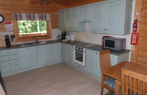 Kenwick Cabin | Luxurious 3 Bed Log Cabin Holiday Lodge in Louth, Lincolnshire (3B Sleeps6)