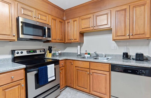 Crabtree Apartment | Luxurious 3 Bed Suite - in Raleigh!~