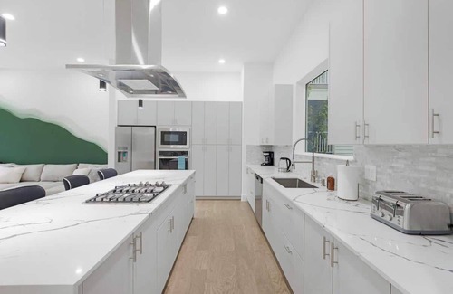 South Central Houston House | Luxurious 3 Bed3 Bath near Downtown Houston