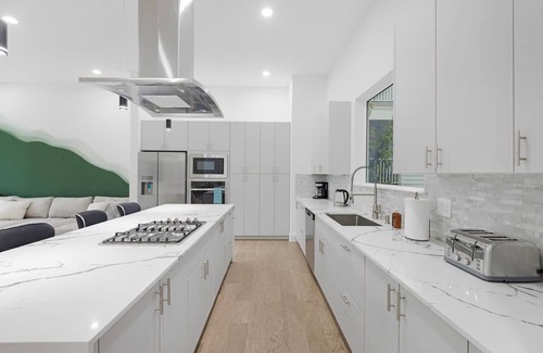 South Central Houston House | Luxurious 3 Bed3 Bath Near Downtown Houston