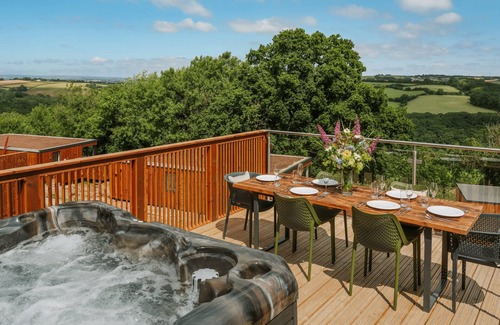 Chittlehamholt Cabin | Luxurious 3 bedroom lodges with stunning meadow views.