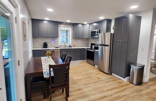 Meadow Bridge House | Luxurious 3-bedroom Home on the New River