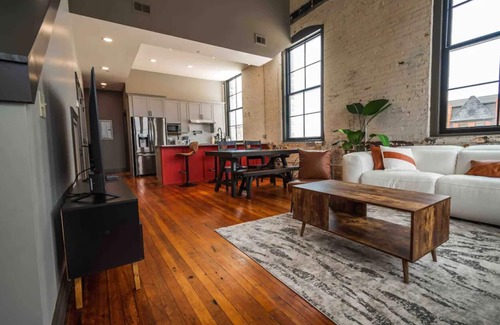 Downtown Toledo Apartment | Luxurious 3-bedroom Loft with amazing views, in Downtown Toledo