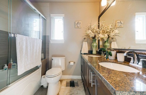 Delta House | Luxurious 3 Bedroom Townhouse in Lovely Ladner BC!