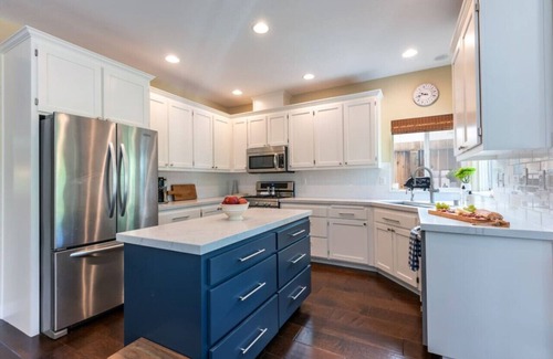Sonoma House | Luxurious 3 Bedroom with Hot Tub in Serene Sonoma Oasis