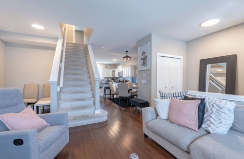 Cochrane House | Luxurious 3-Bedrooms with Office & Media Room