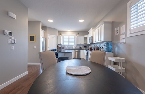 Cochrane House | Luxurious 3-Bedrooms with Office & Media Room