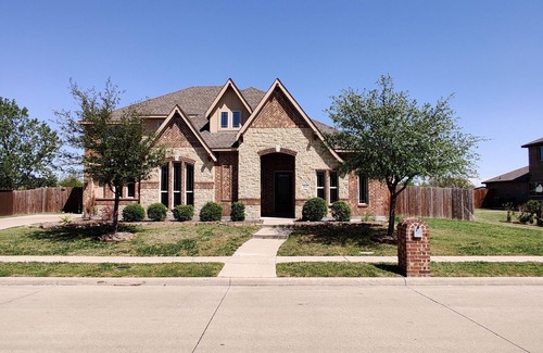 Lavon House | Luxurious 3700 sqft 4 beds, 3.5 bath, office, game and media room