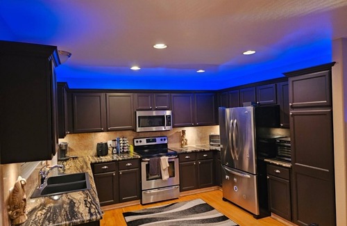 Highlands Ranch House | Luxurious 3BD Highlands Ranch Home with private hot tub- High-End Finishes