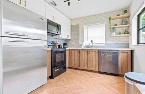 North Andrews Gardens House | Luxurious 3BD Home in Oakland Park