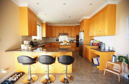 Sunset House | Luxurious 3BR House w/Balcony, Garden in Sunset Vancouver